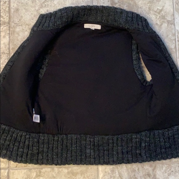 Ann Taylor LOFT faux fur vest - Picture 2 of 4